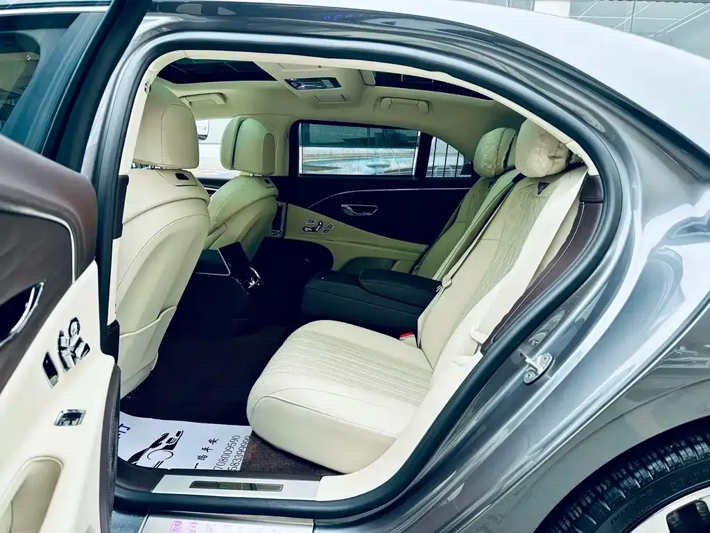 Bentley Flying Spur — фото 6