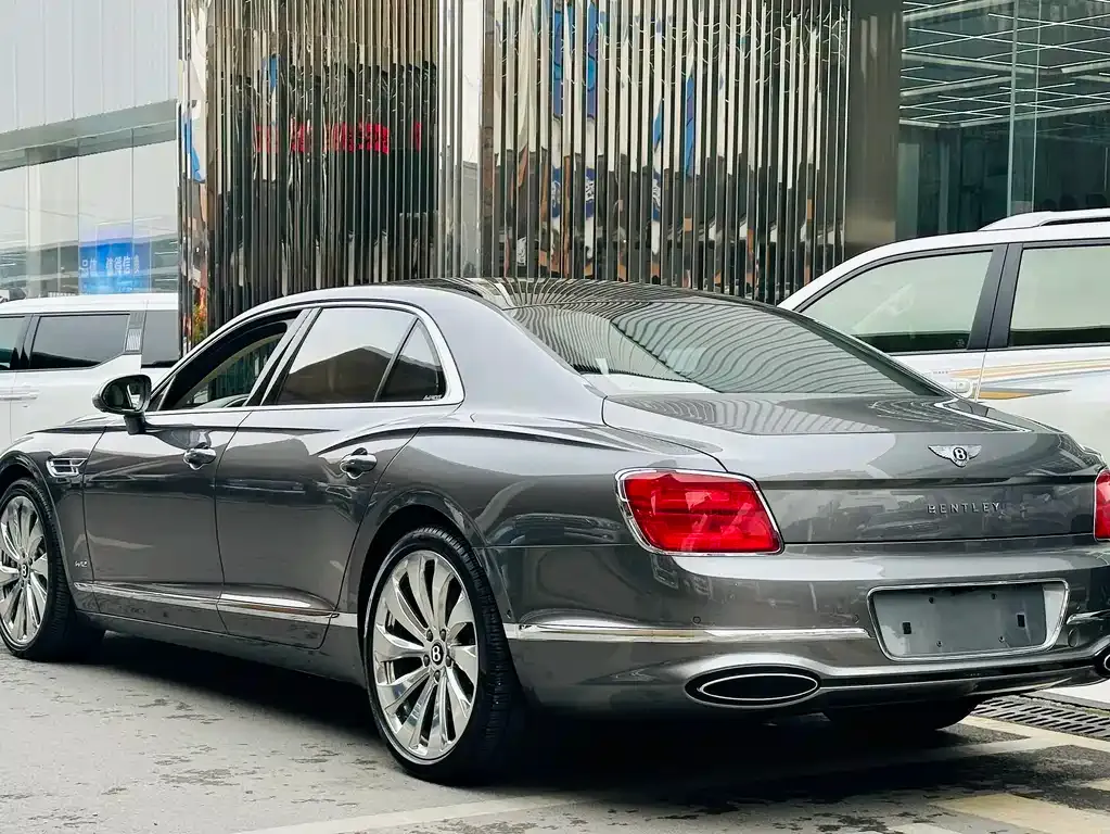 Bentley Flying Spur — фото 7
