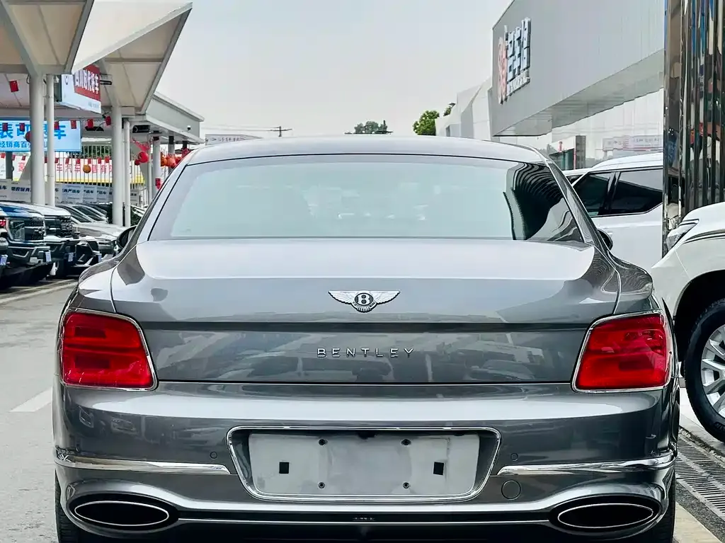Bentley Flying Spur — фото 8