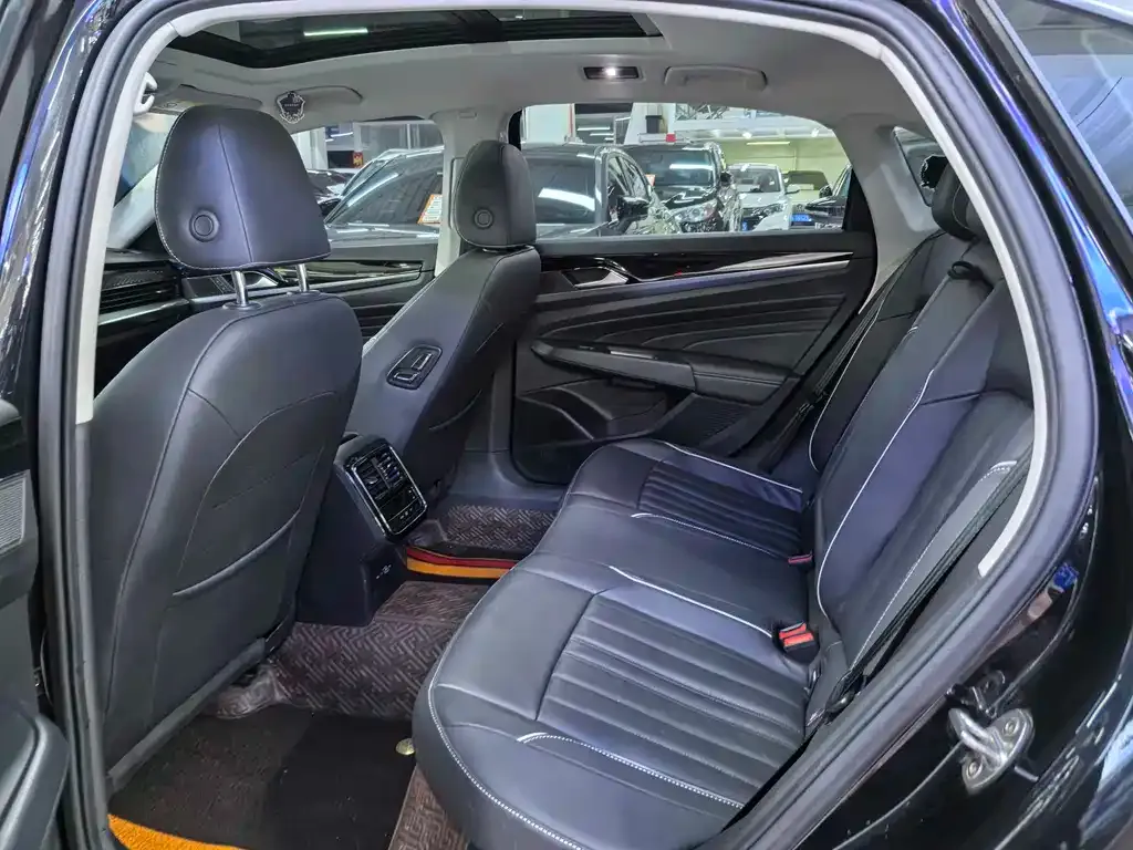Volkswagen Passat — фото 8