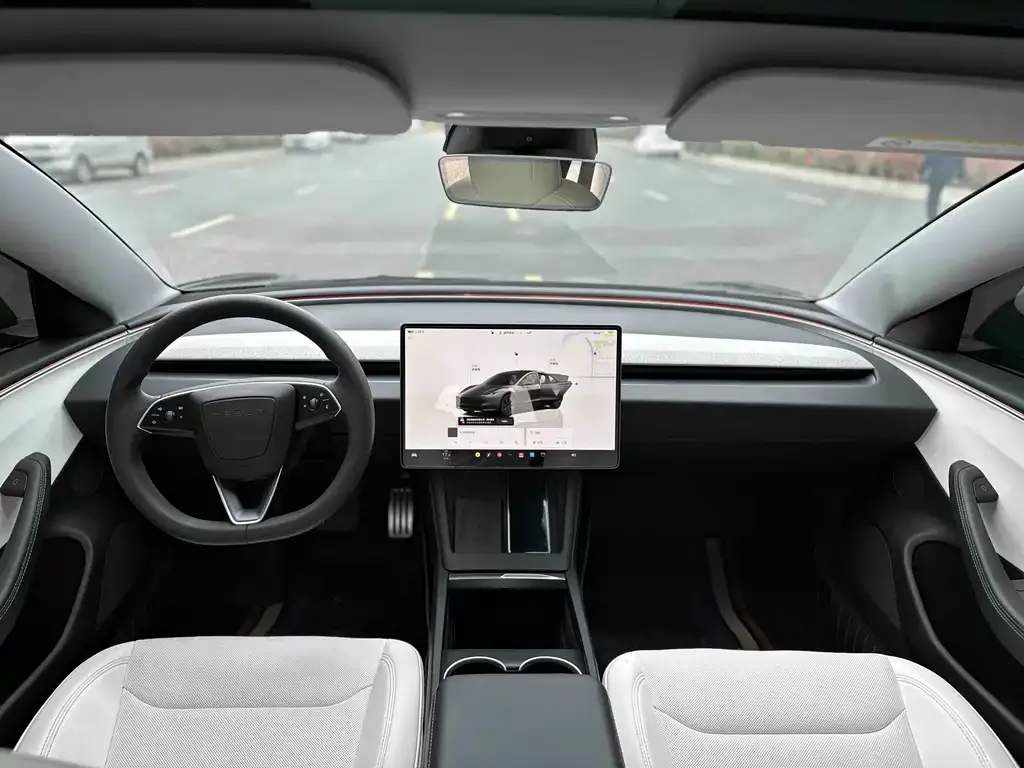 Tesla Model 3 — фото 2