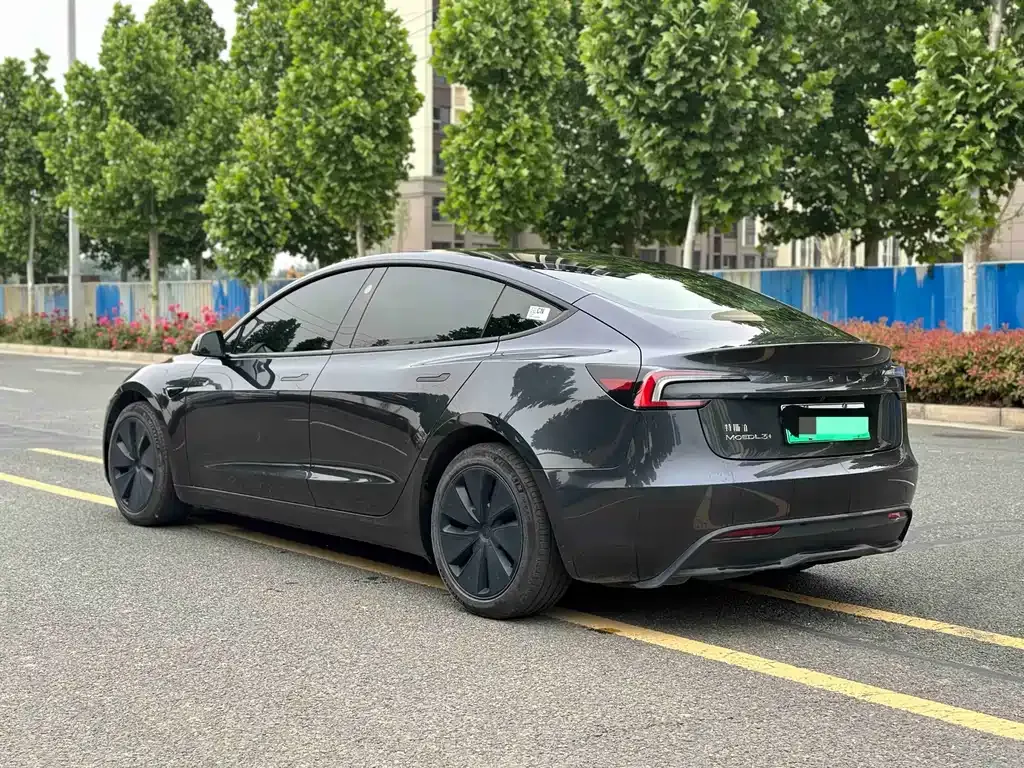 Tesla Model 3 — фото 9