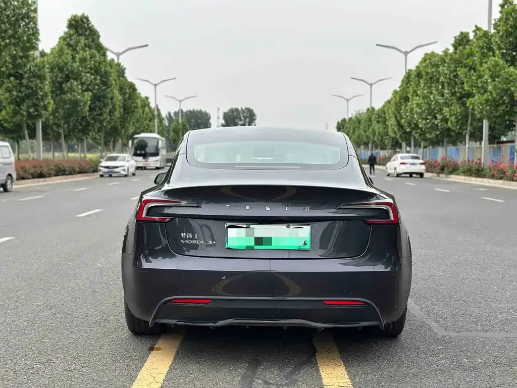 Tesla Model 3 — фото 4