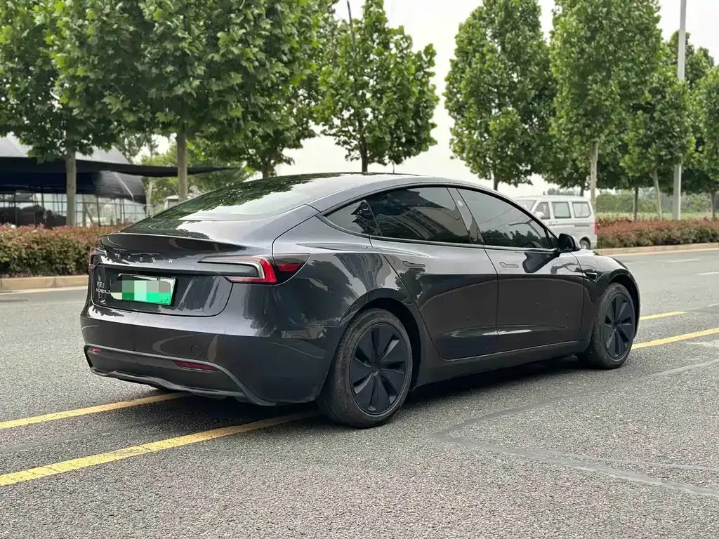 Tesla Model 3 — фото 7