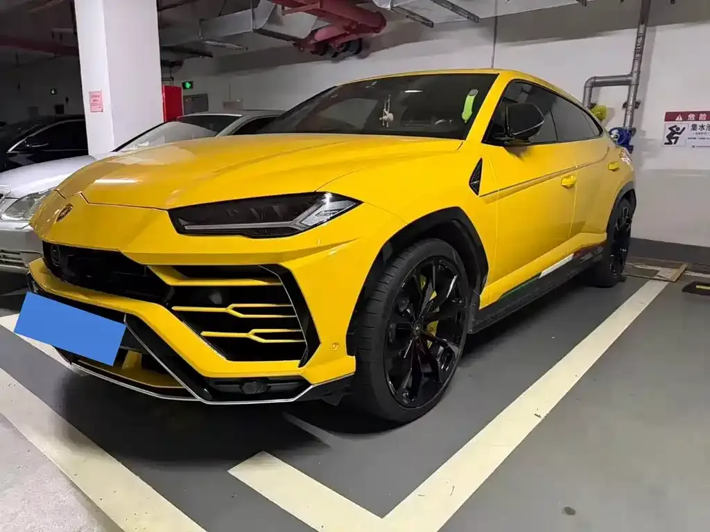 Lamborghini Urus — фото 1