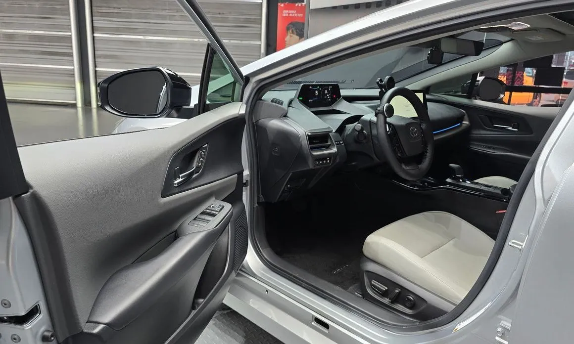 Toyota Prius — фото 9