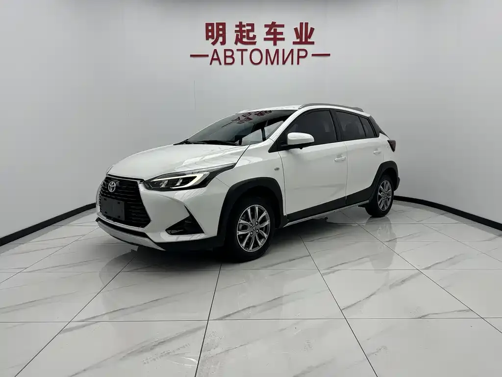 Toyota Yaris L — фото 1