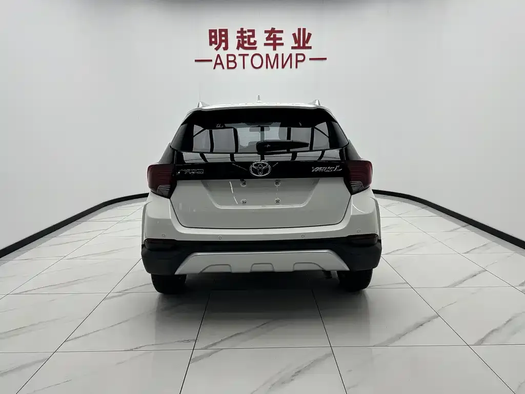 Toyota Yaris L — фото 4