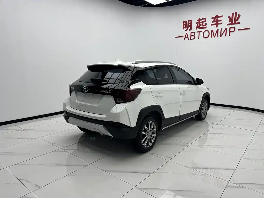 Toyota Yaris L — фото 6