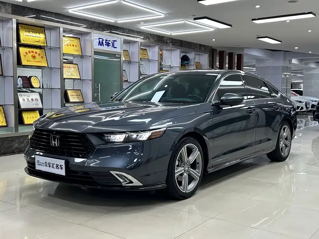 Honda Accord — фото 1
