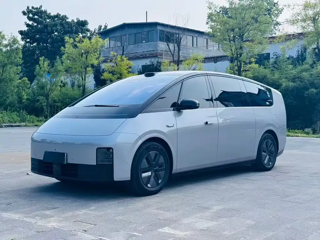 Li Auto MEGA — фото 1
