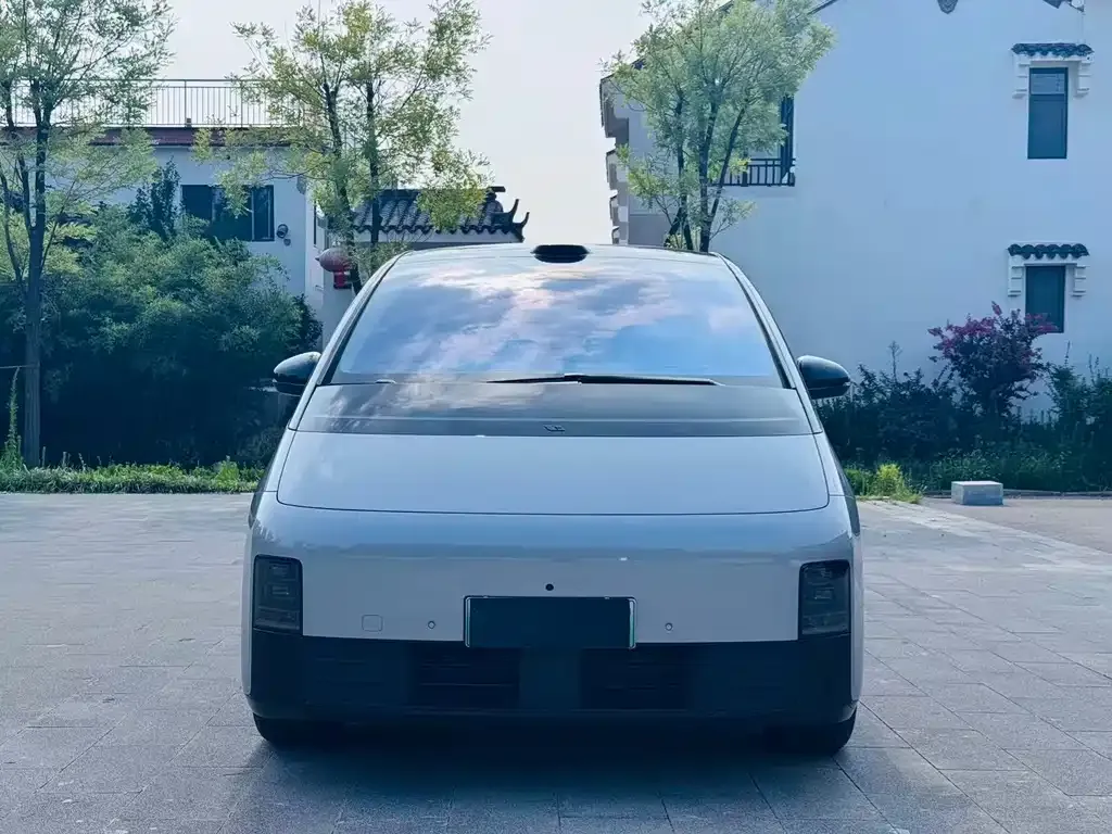 Li Auto MEGA — фото 4