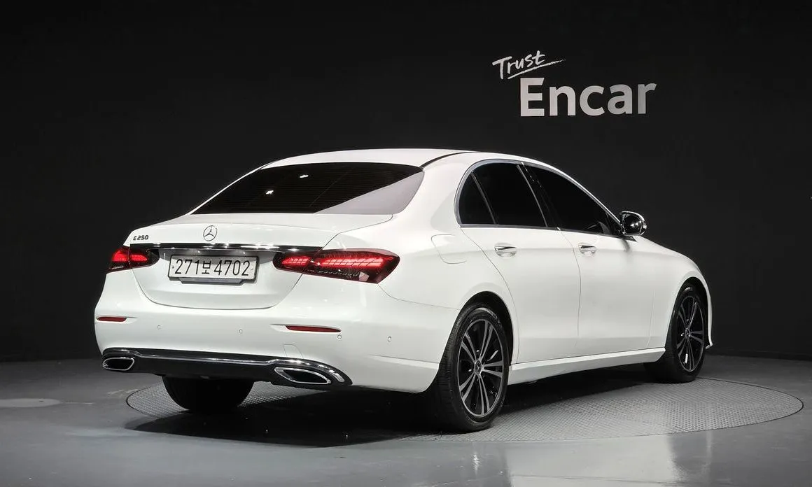 Mercedes-Benz E-Class — фото 4