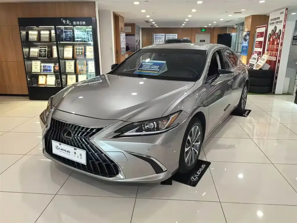 Lexus ES — фото 1