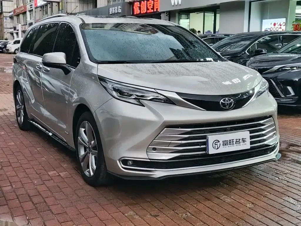 Toyota Sienna — фото 9