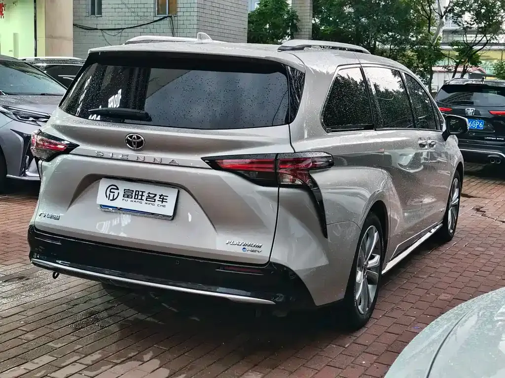 Toyota Sienna — фото 10