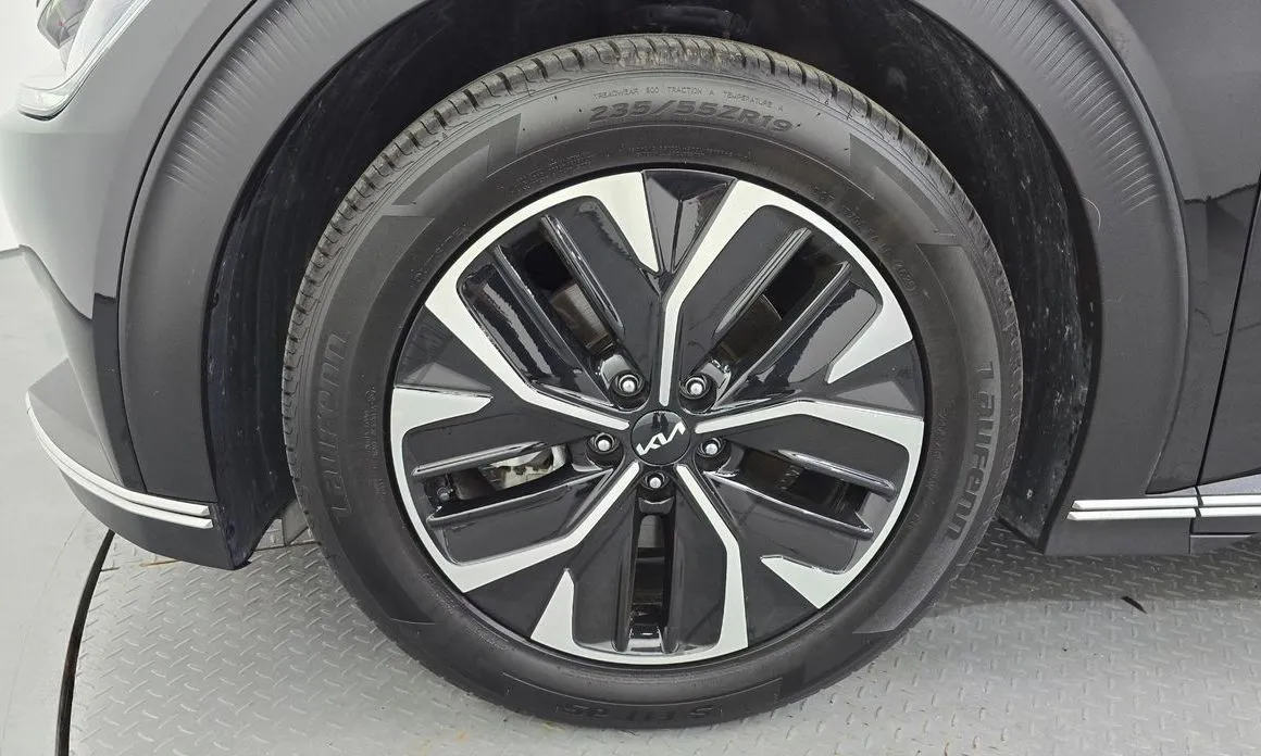 Kia EV6 — фото 8