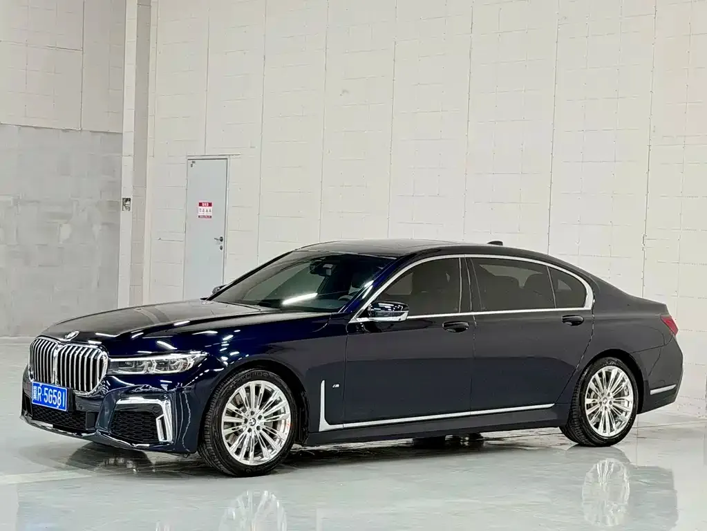 BMW 7 Series — фото 1