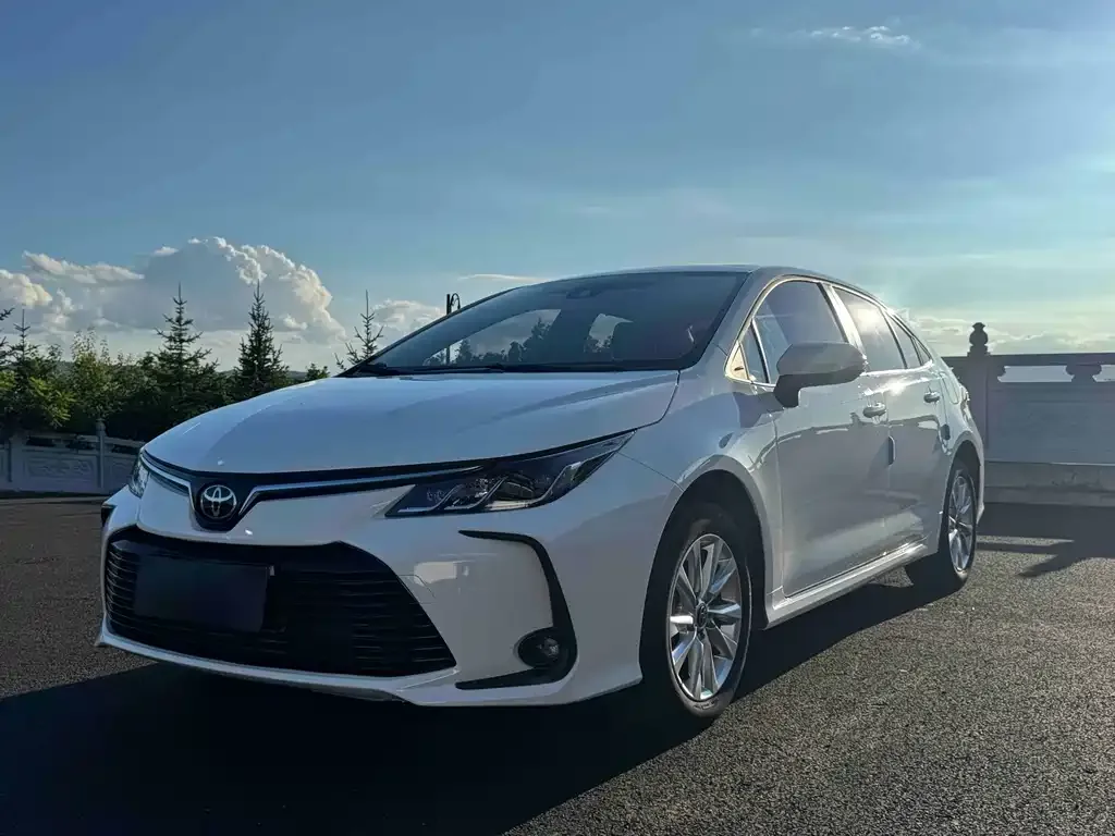 Toyota Corolla — фото 1