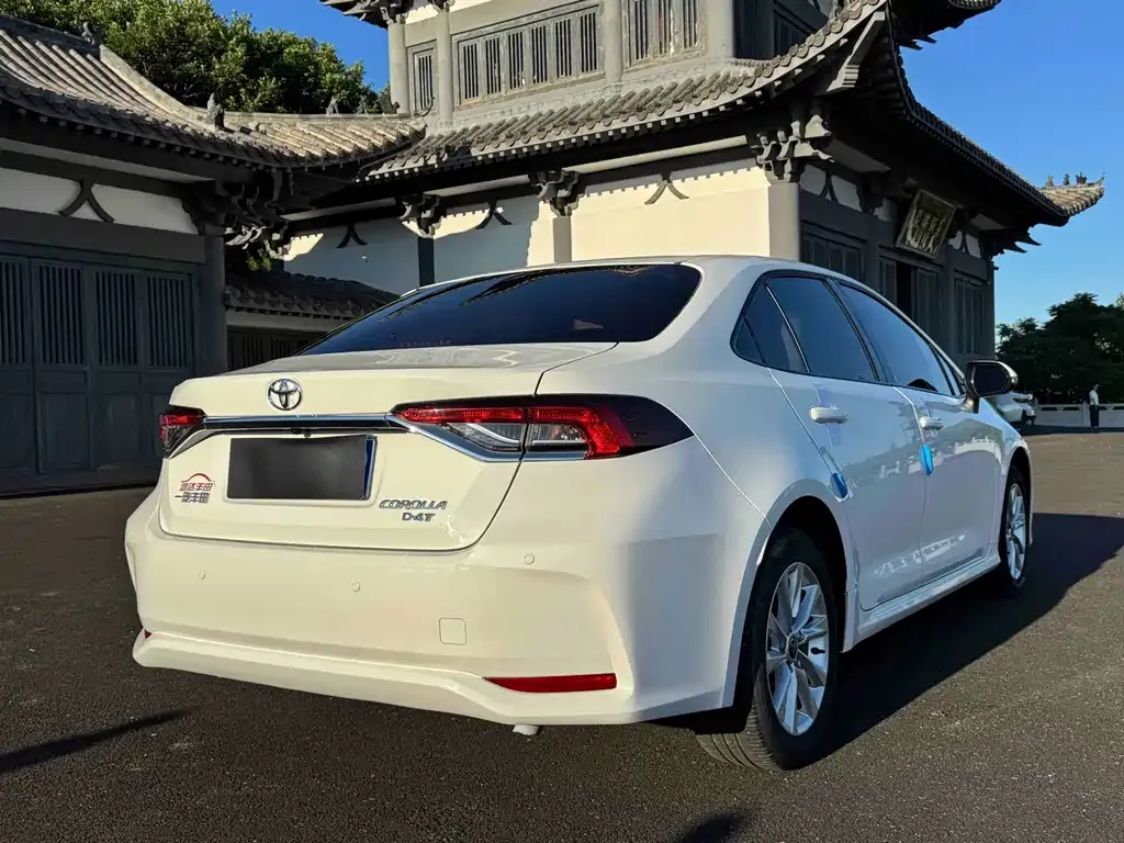 Toyota Corolla — фото 10