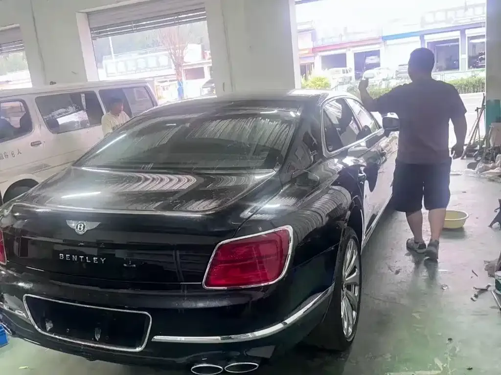 Bentley Flying Spur — фото 7