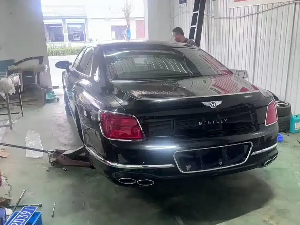 Bentley Flying Spur — фото 5