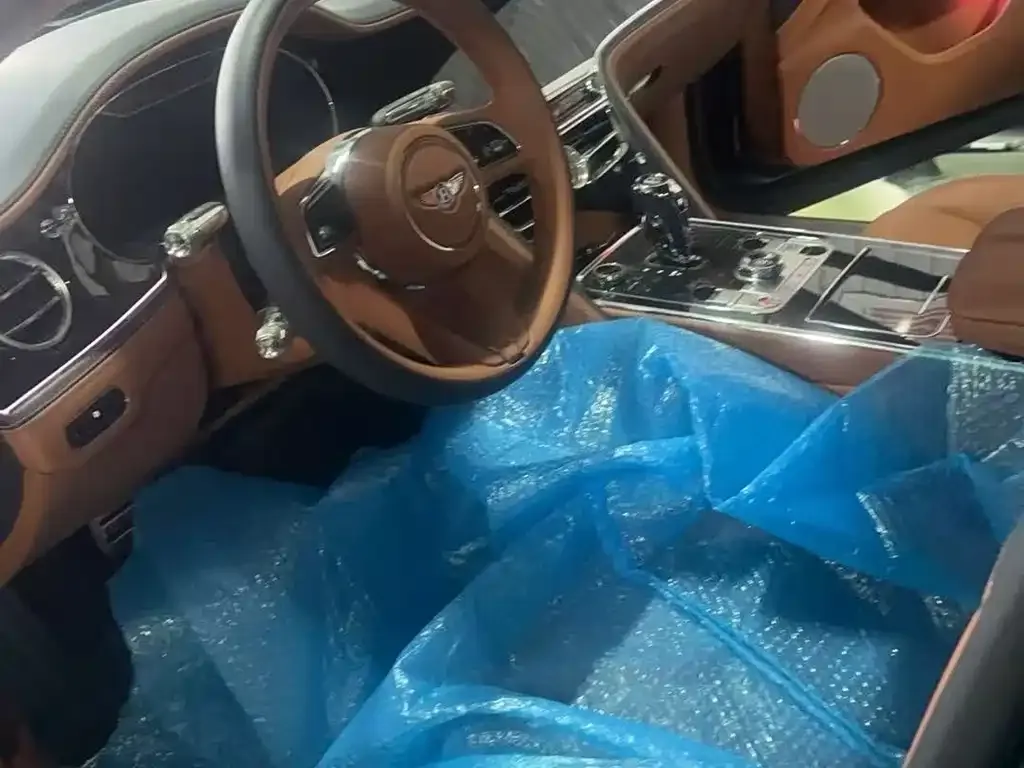 Bentley Flying Spur — фото 3