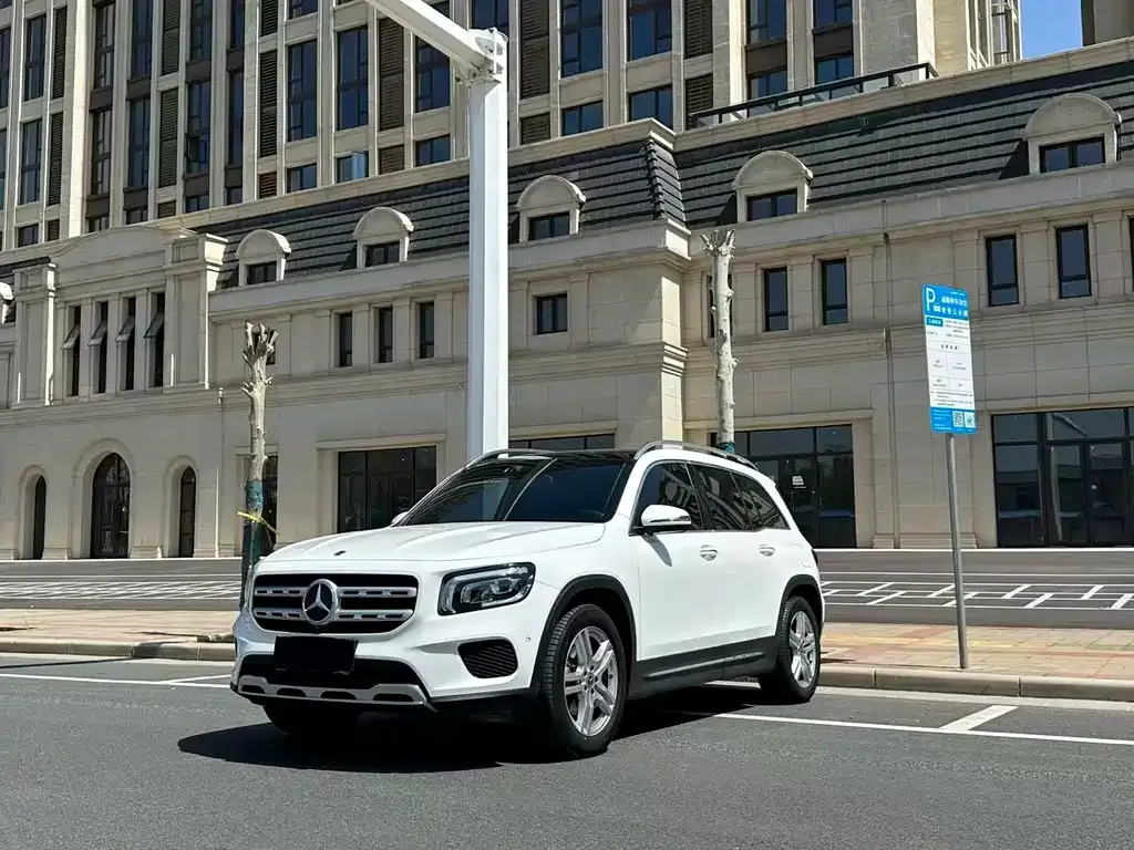 Mercedes-Benz GLB — фото 1