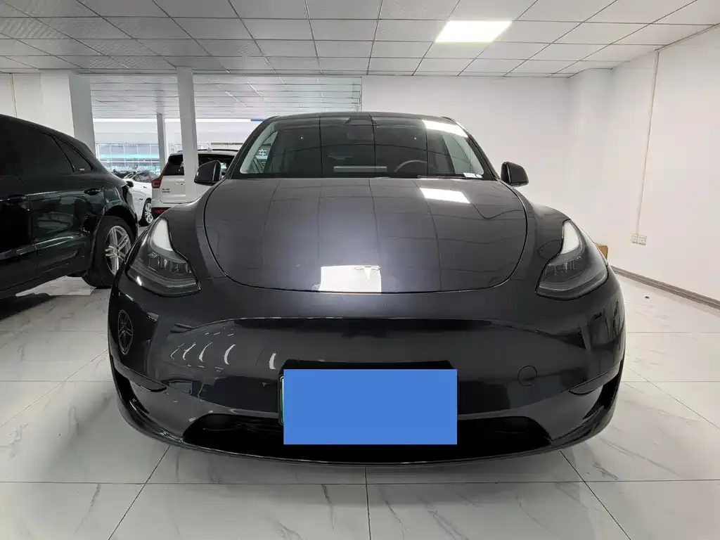 Tesla Model Y — фото 10