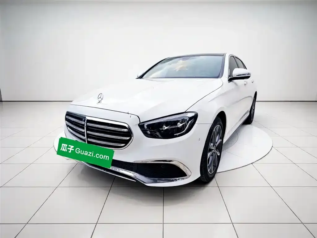 Mercedes-Benz E-Class — фото 1