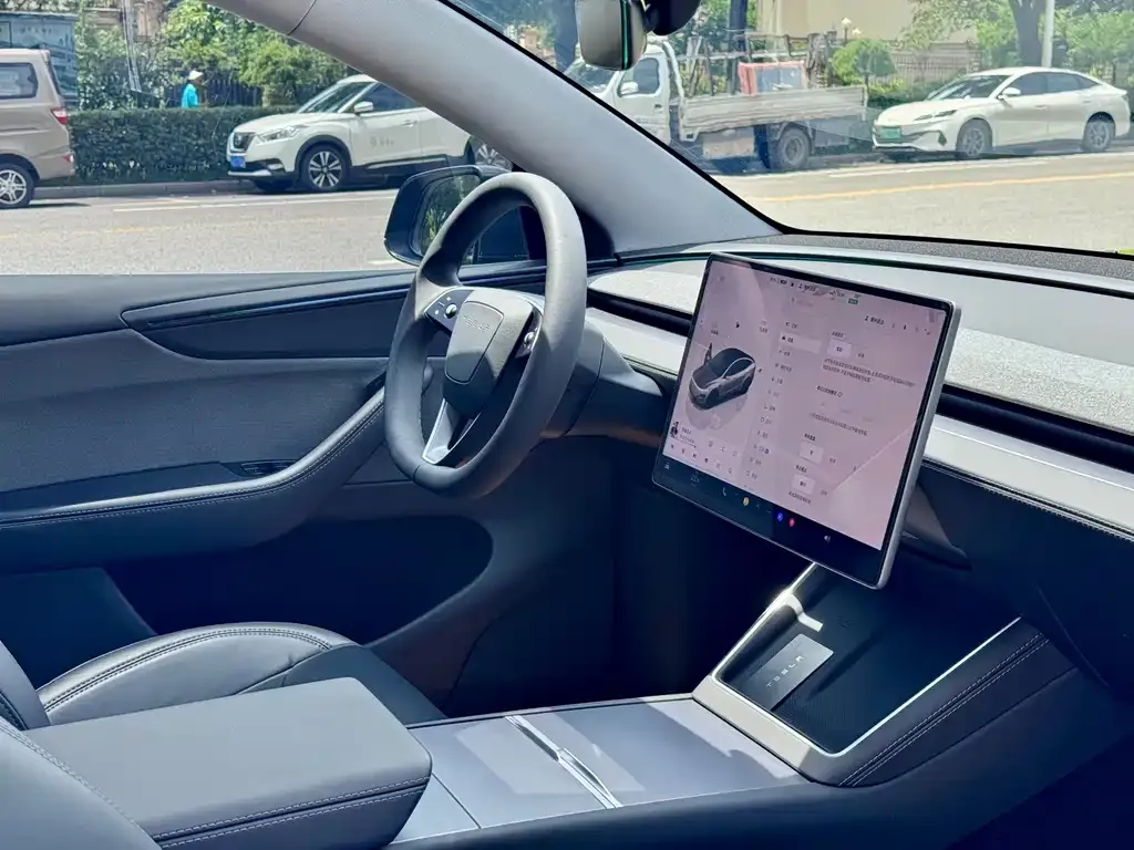 Tesla Model Y — фото 5