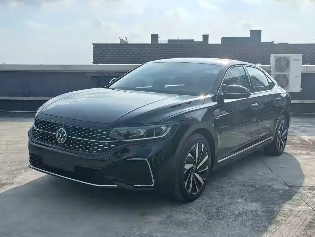 Volkswagen Passat — фото 1