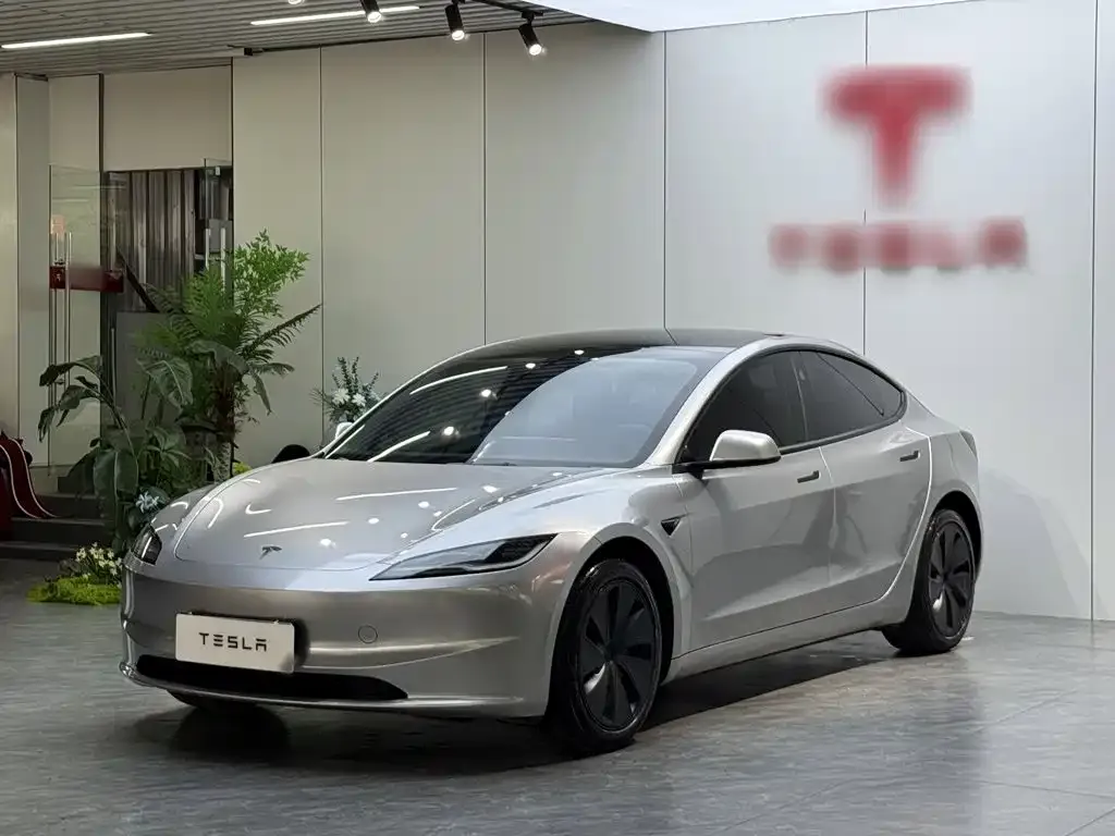 Tesla Model 3 — фото 1