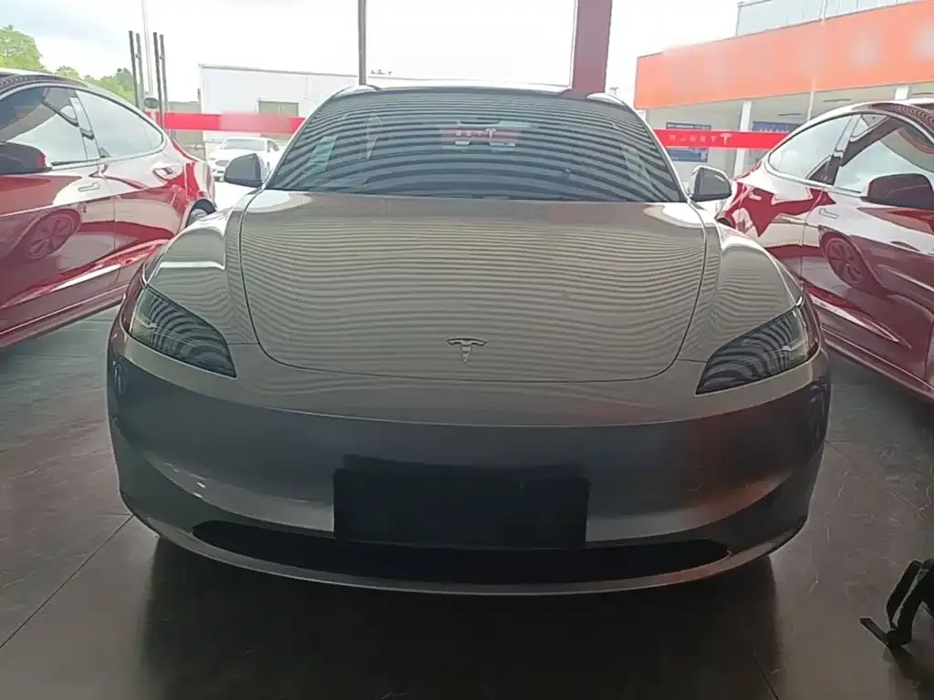 Tesla Model 3 — фото 5