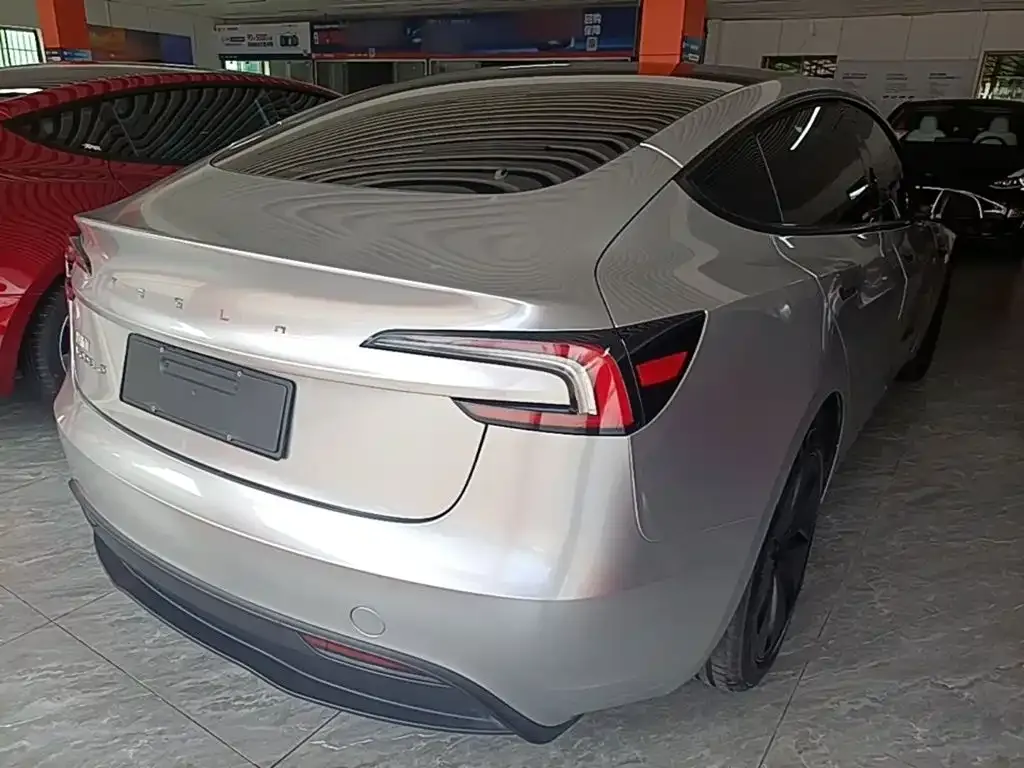 Tesla Model 3 — фото 10
