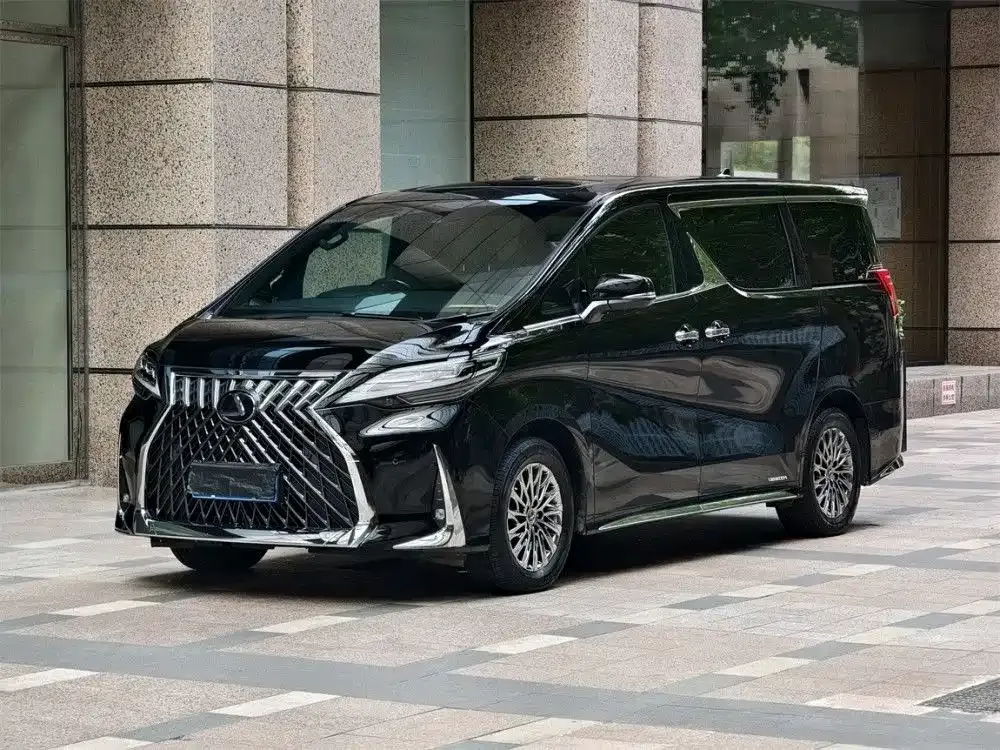Lexus LM — фото 1