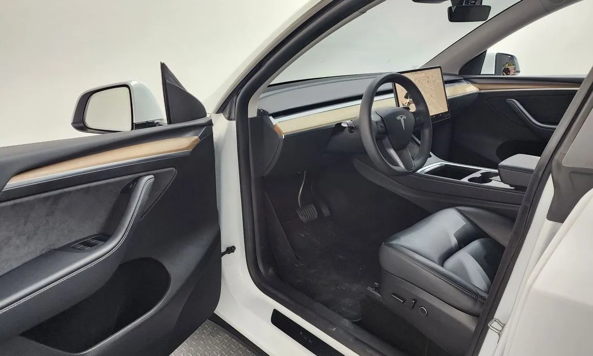 Tesla Model Y — фото 8