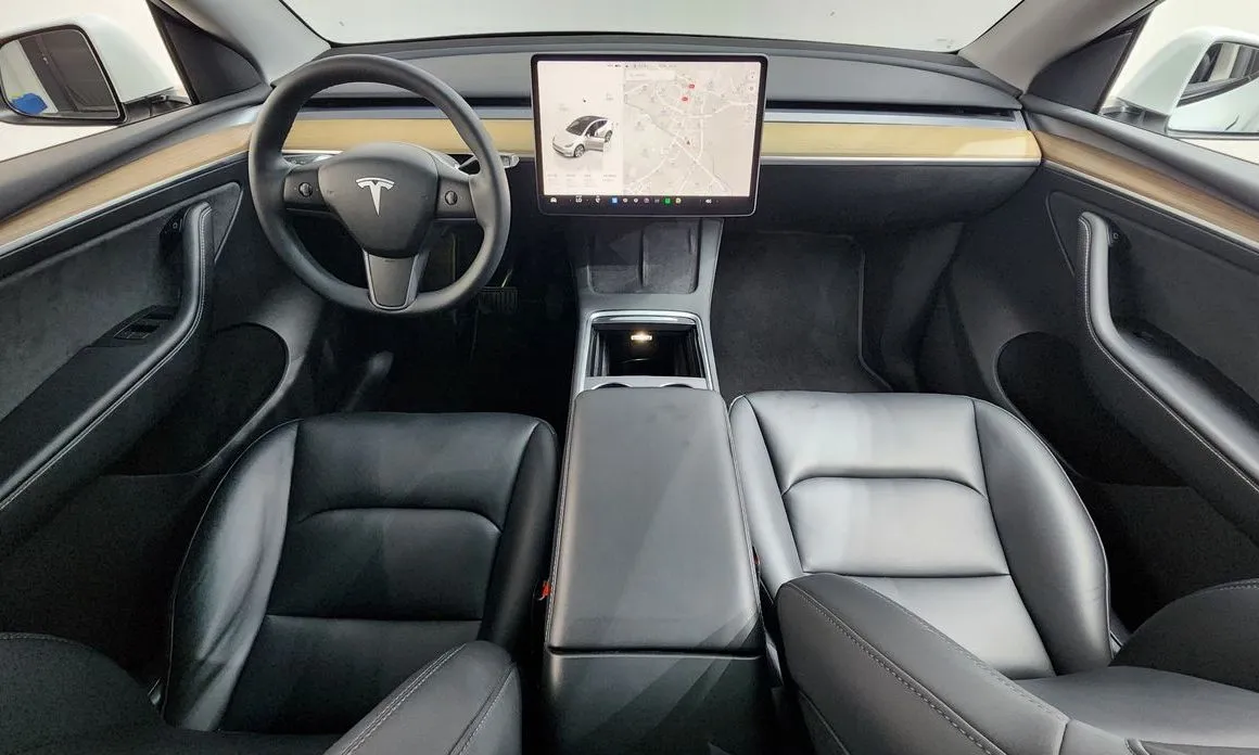 Tesla Model Y — фото 10