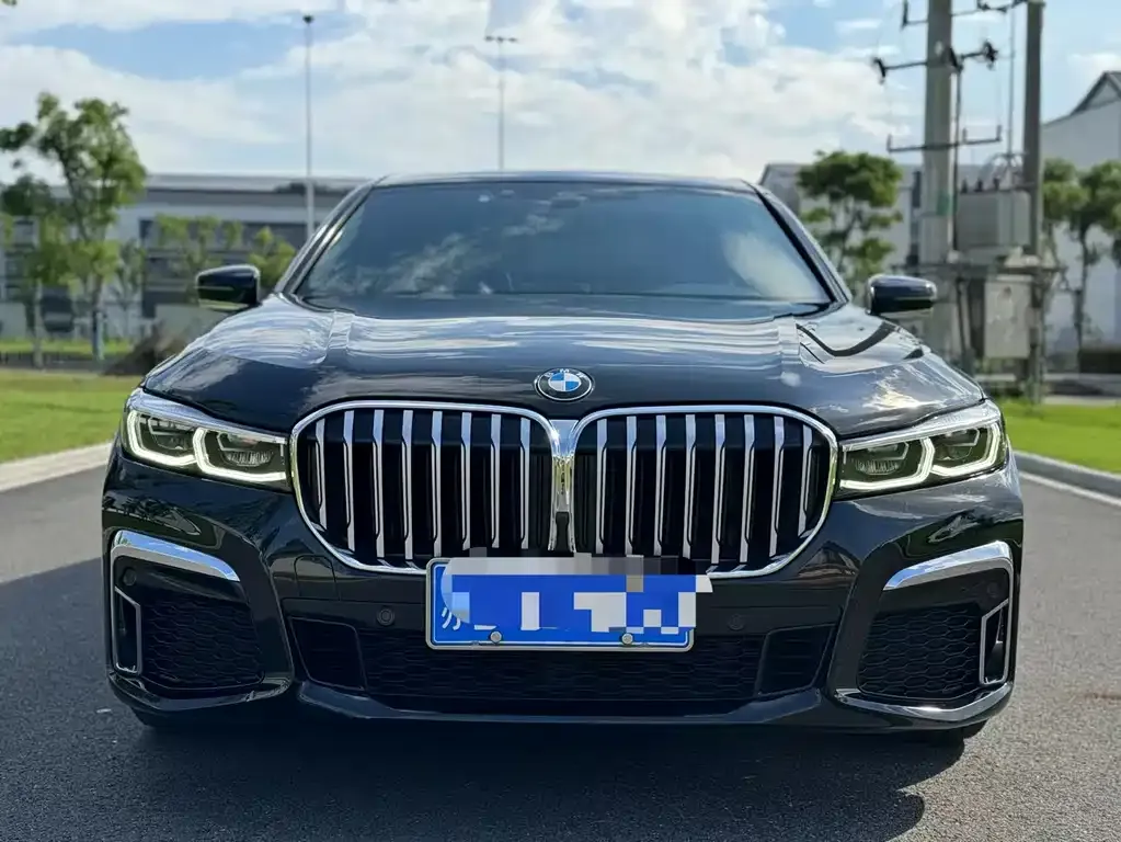 BMW 7 Series — фото 10