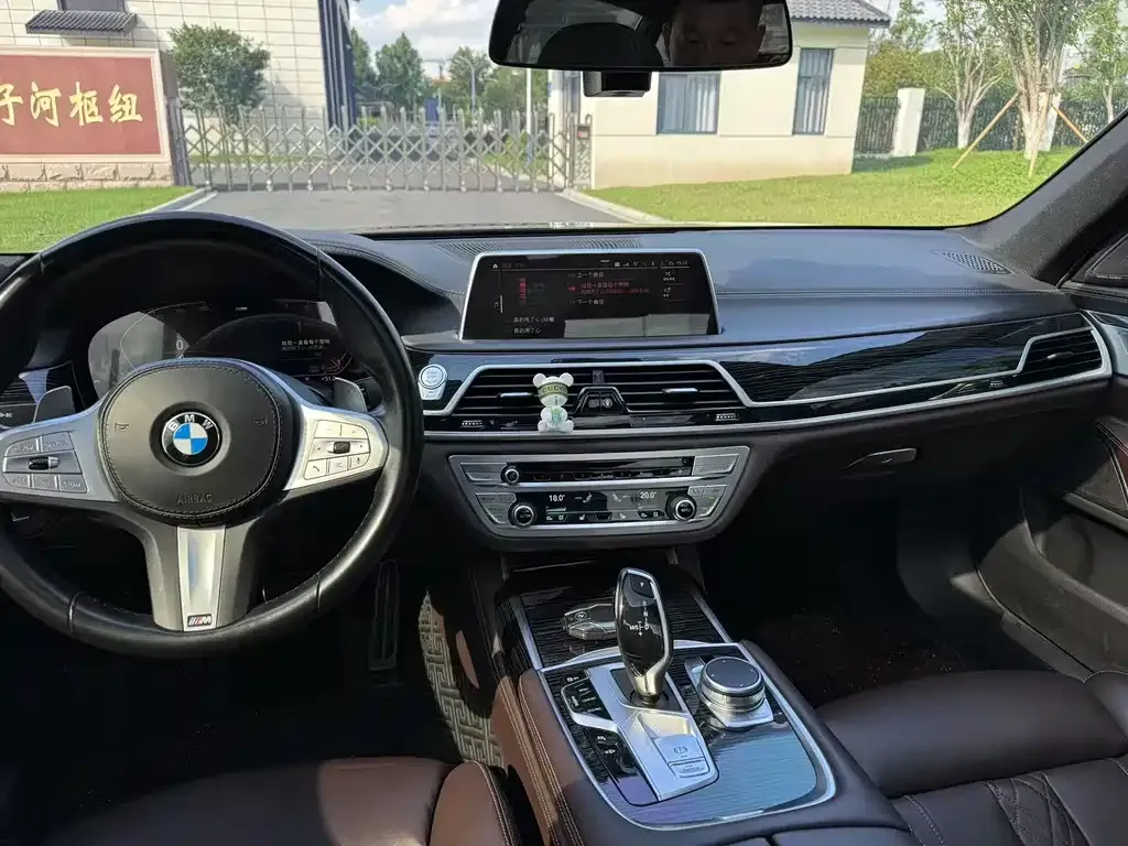 BMW 7 Series — фото 4