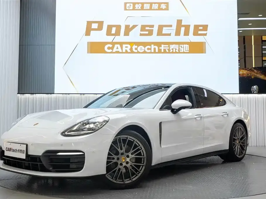 Porsche Panamera — фото 1
