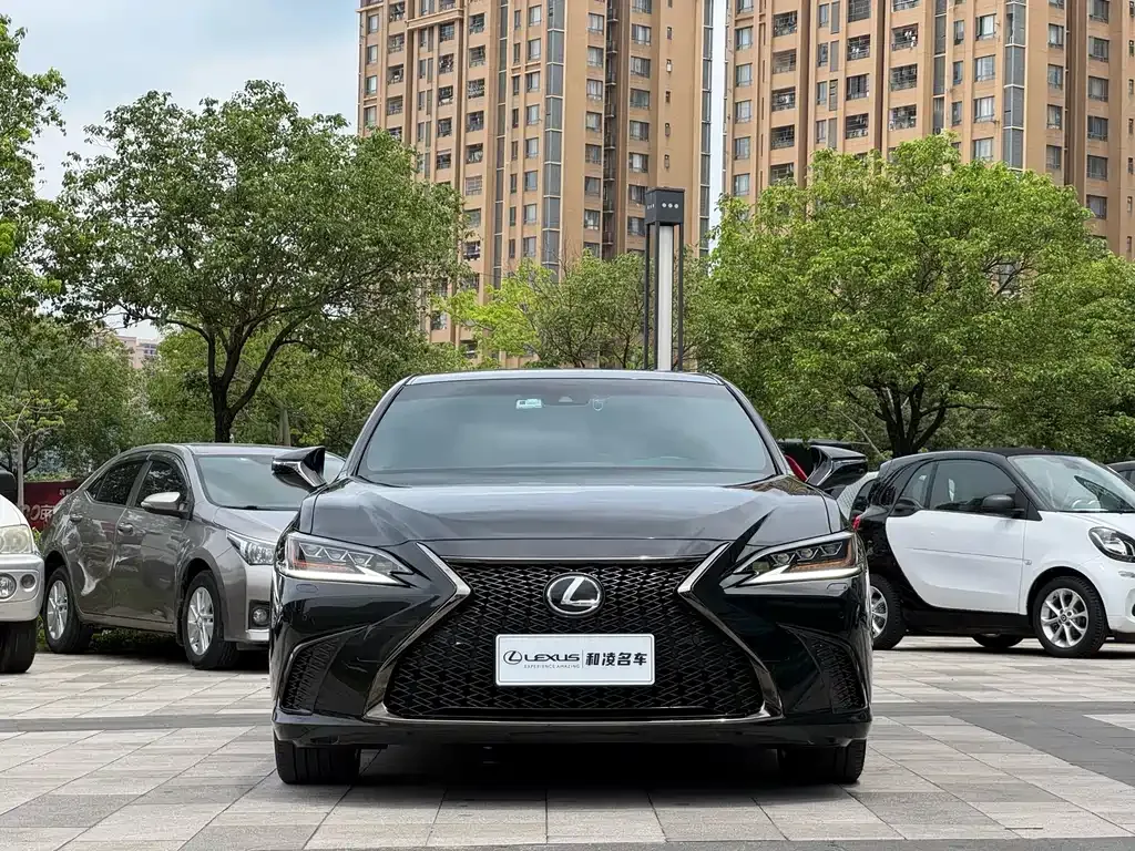 Lexus ES — фото 9
