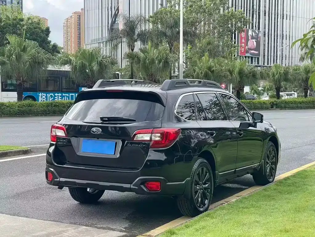 Subaru Outback — фото 10