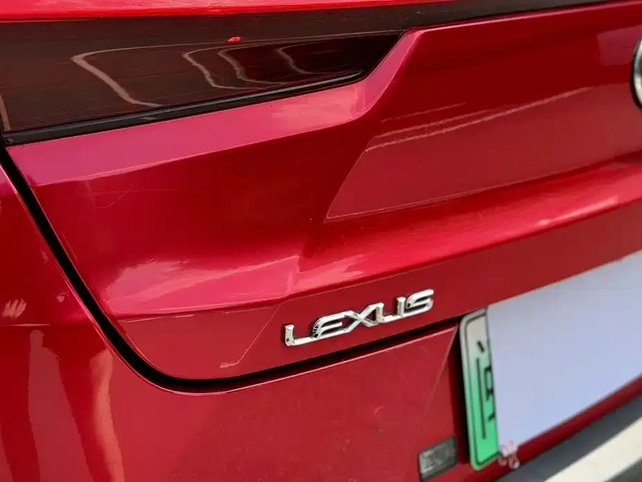 Lexus UX New Energy — фото 2