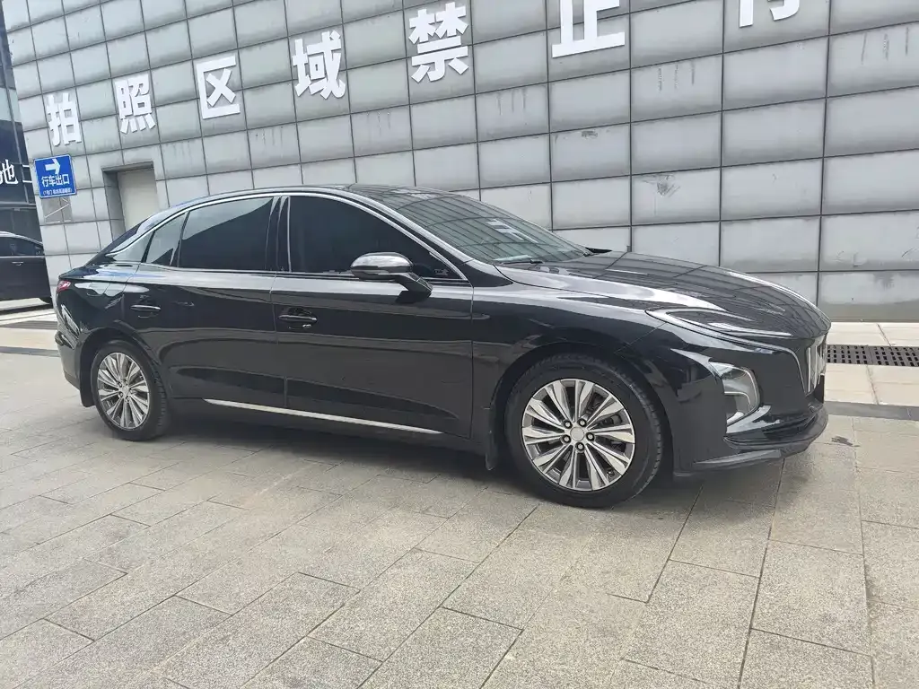Hongqi E-QM5 — фото 9