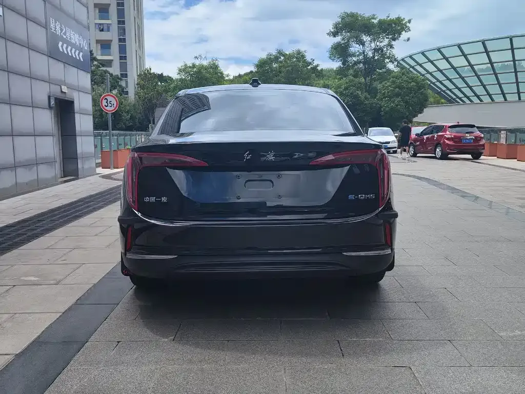 Hongqi E-QM5 — фото 5