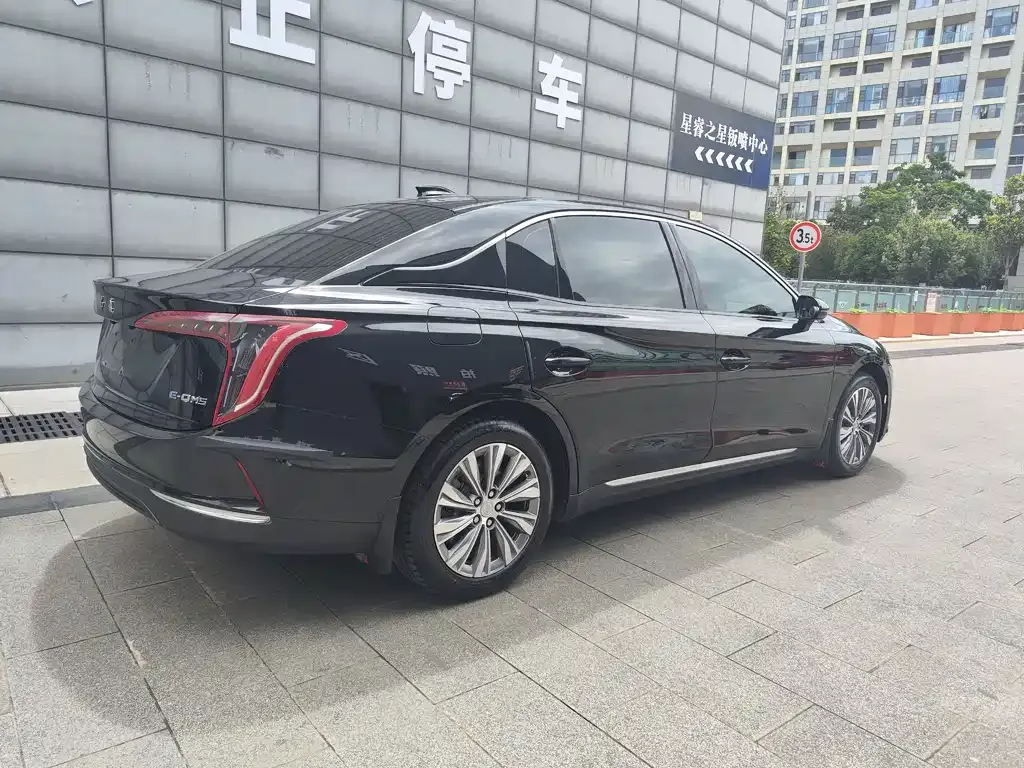 Hongqi E-QM5 — фото 4