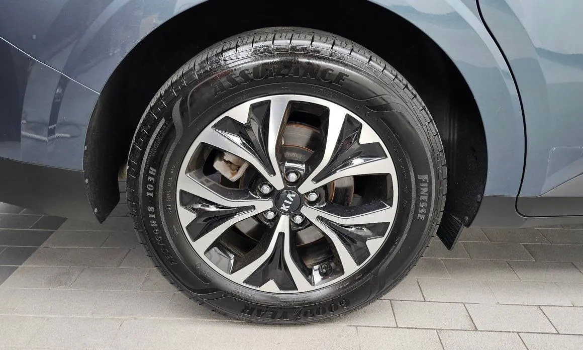 Kia Carnival — фото 10