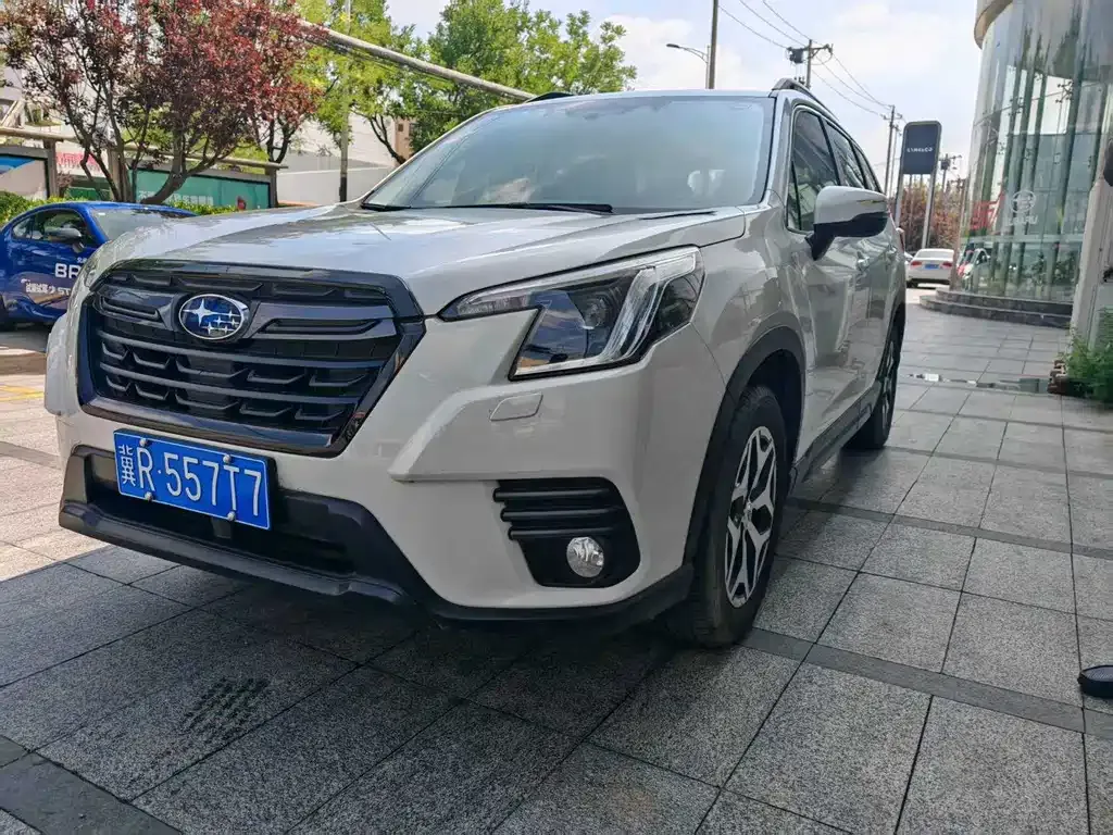 Subaru Forester — фото 1