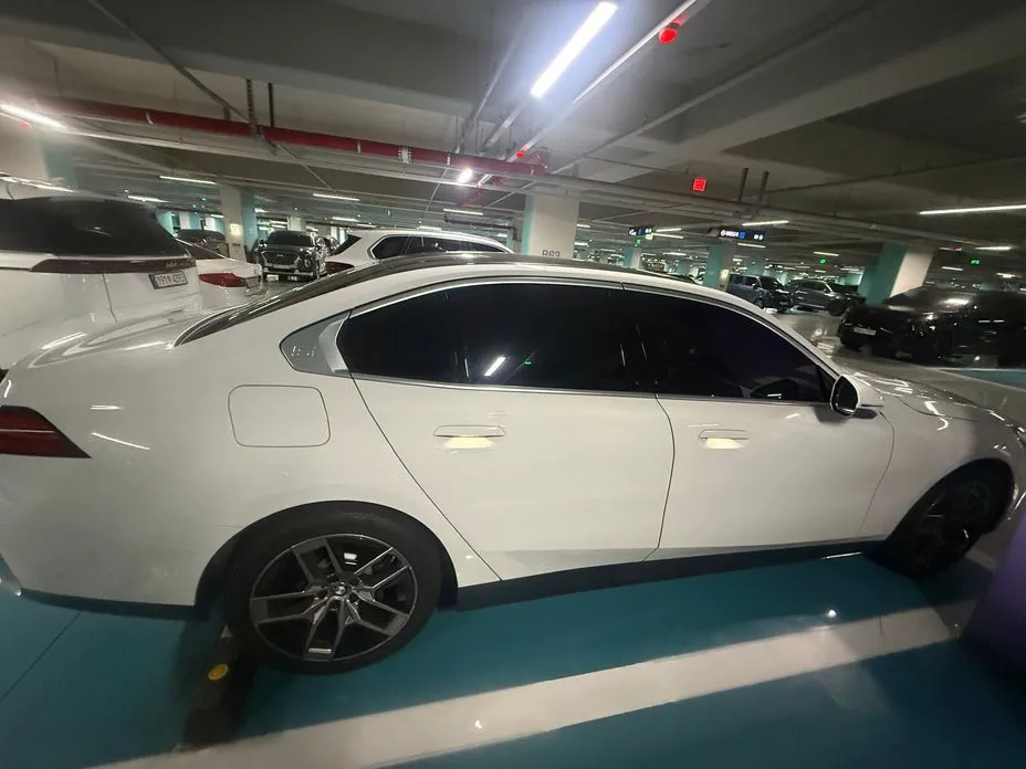 BMW 5-Series 2024 из KR, фото 3